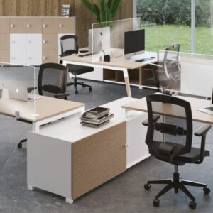Aménagement espaces de travail avec des cloisons plexiglas pour répondre aux règles de distanciation dans des bureaux en open-space ou collaboratifs - Bloom Inside Lyon